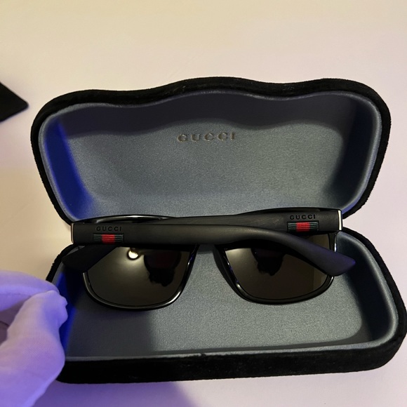 GUCCI GG0010S 001
BLACK MEN'S SUNGLASSES - Picture 4 of 16